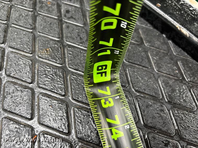 image for item EN5828 Regal livestock squeeze chute