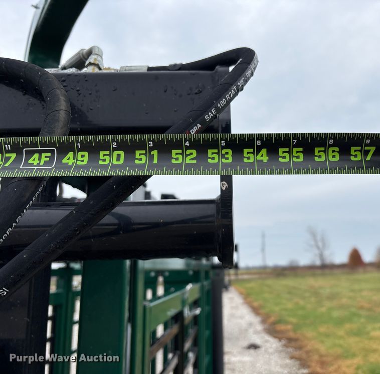 image for item EN5828 Regal livestock squeeze chute