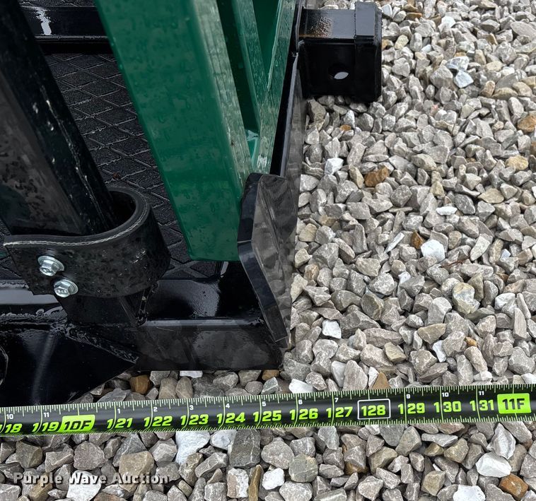 image for item EN5828 Regal livestock squeeze chute