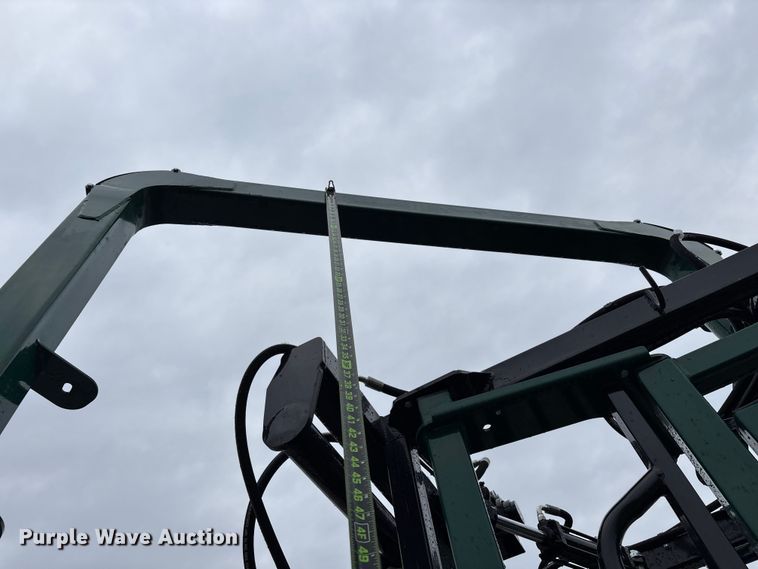 image for item EN5828 Regal livestock squeeze chute