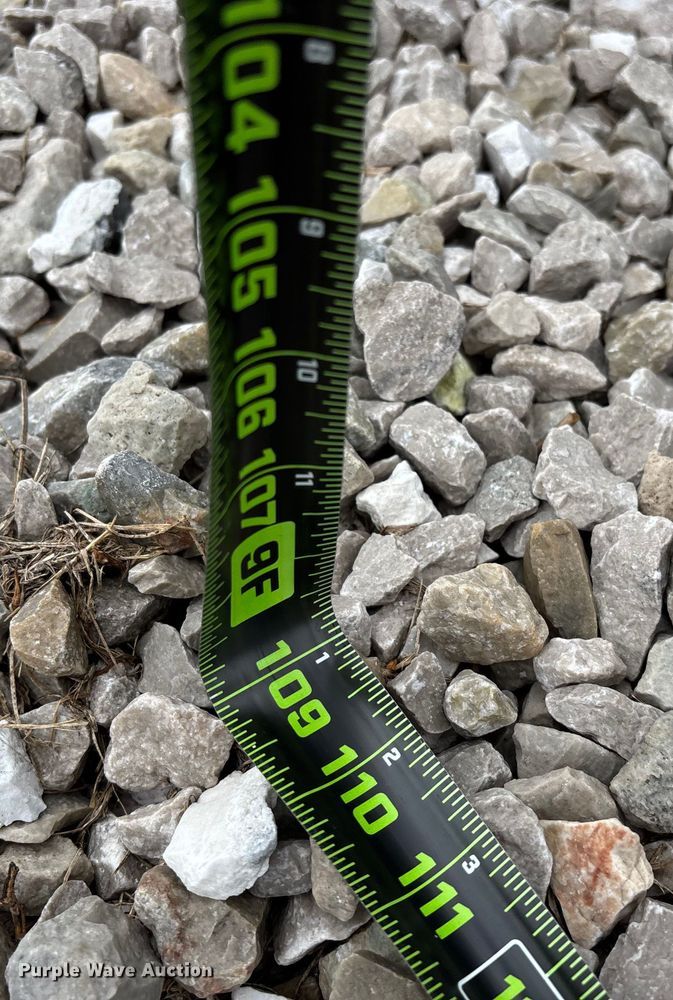 image for item EN5828 Regal livestock squeeze chute