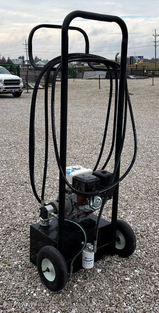 image for item EN5828 Regal livestock squeeze chute