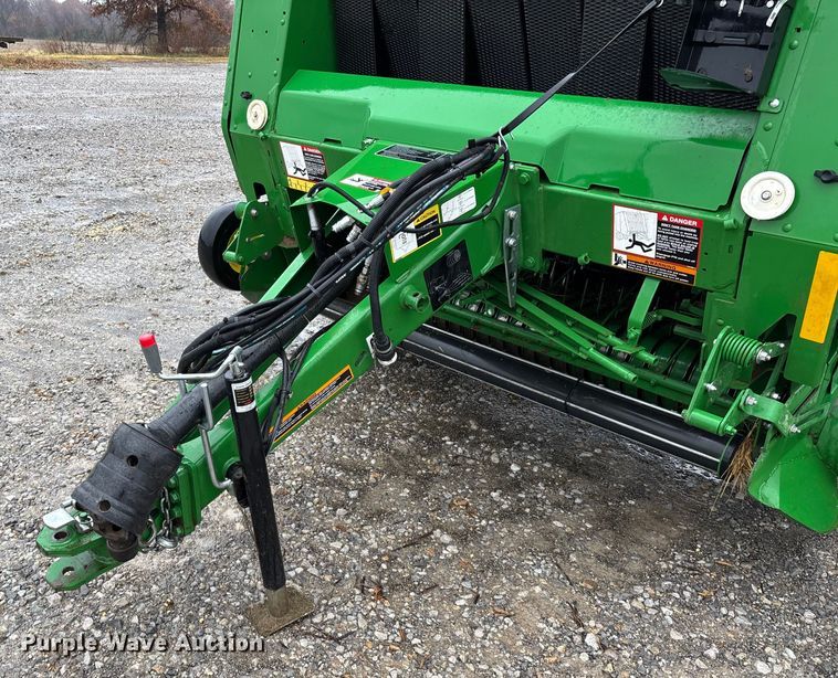 image for item EN5832 2022 John Deere 560 M round baler