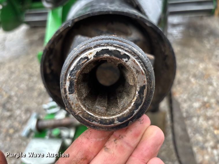 image for item EN5832 2022 John Deere 560 M round baler