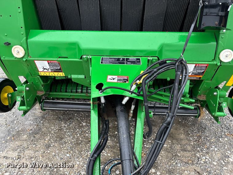 image for item EN5832 2022 John Deere 560 M round baler