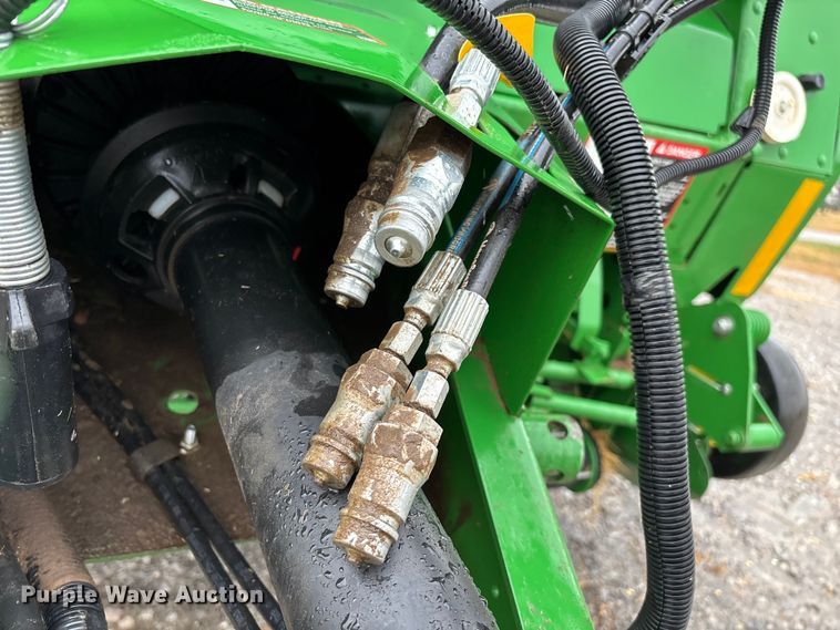 image for item EN5832 2022 John Deere 560 M round baler