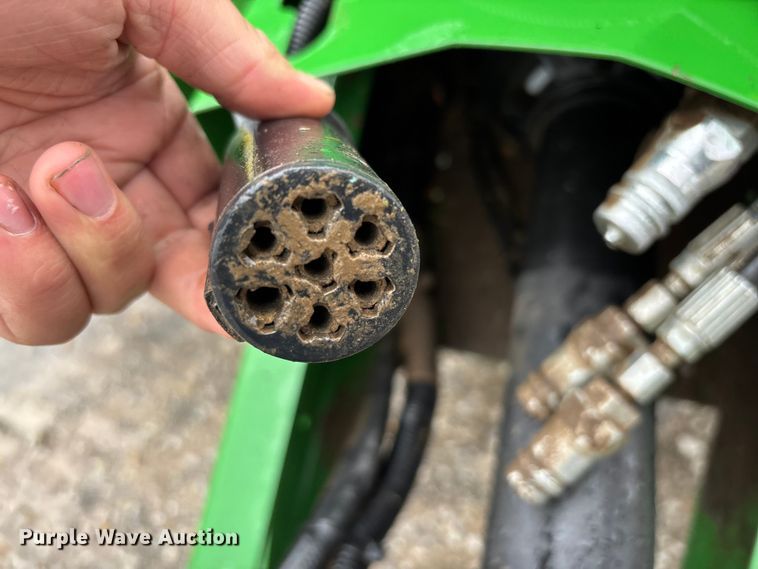 image for item EN5832 2022 John Deere 560 M round baler