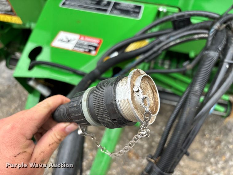 image for item EN5832 2022 John Deere 560 M round baler