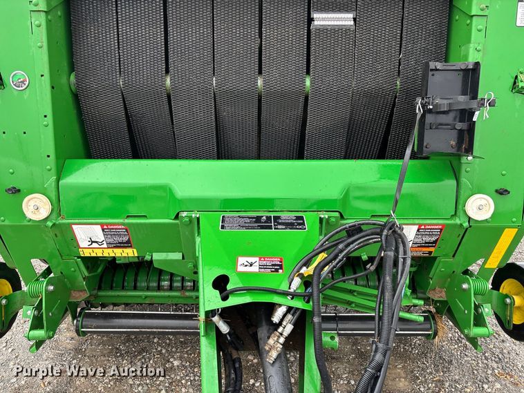 image for item EN5832 2022 John Deere 560 M round baler
