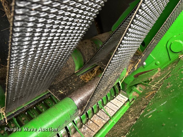image for item EN5832 2022 John Deere 560 M round baler