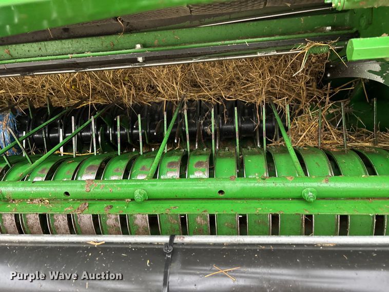 image for item EN5832 2022 John Deere 560 M round baler