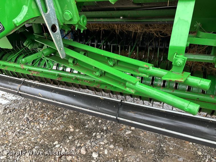 image for item EN5832 2022 John Deere 560 M round baler