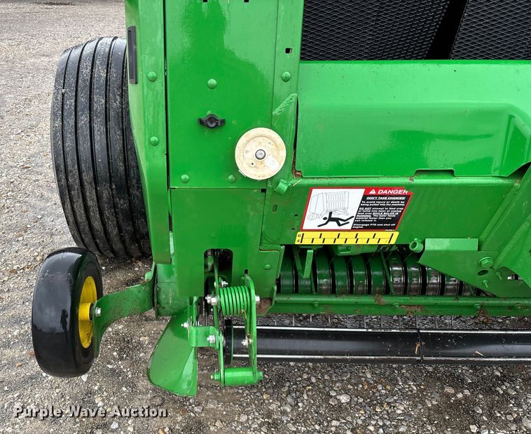 image for item EN5832 2022 John Deere 560 M round baler