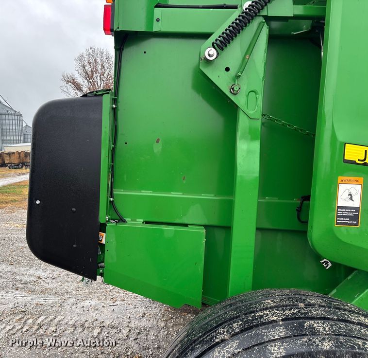 image for item EN5832 2022 John Deere 560 M round baler