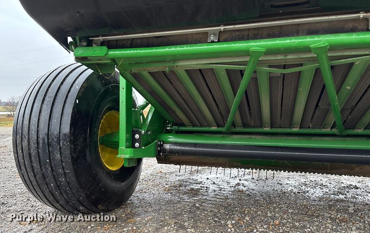 image for item EN5832 2022 John Deere 560 M round baler