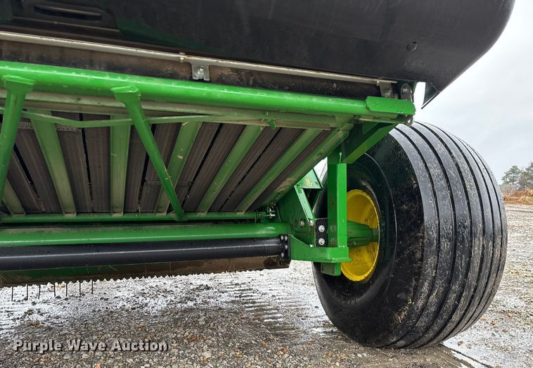 image for item EN5832 2022 John Deere 560 M round baler