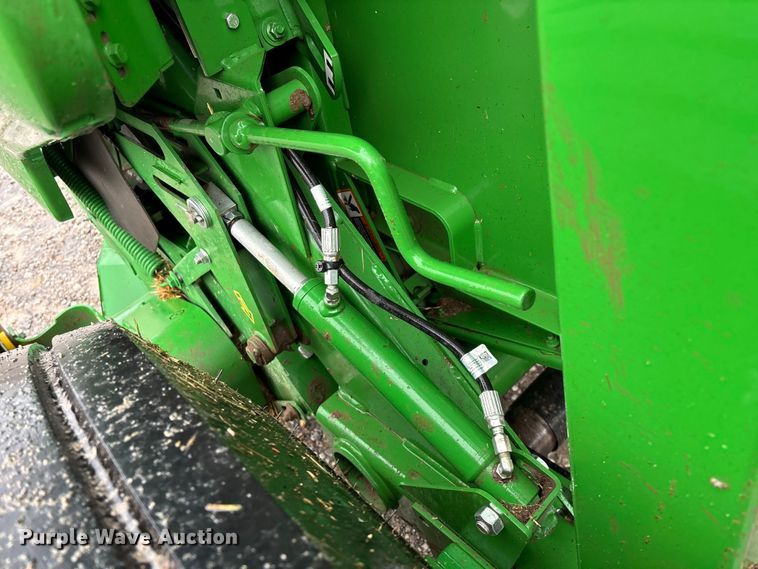 image for item EN5832 2022 John Deere 560 M round baler