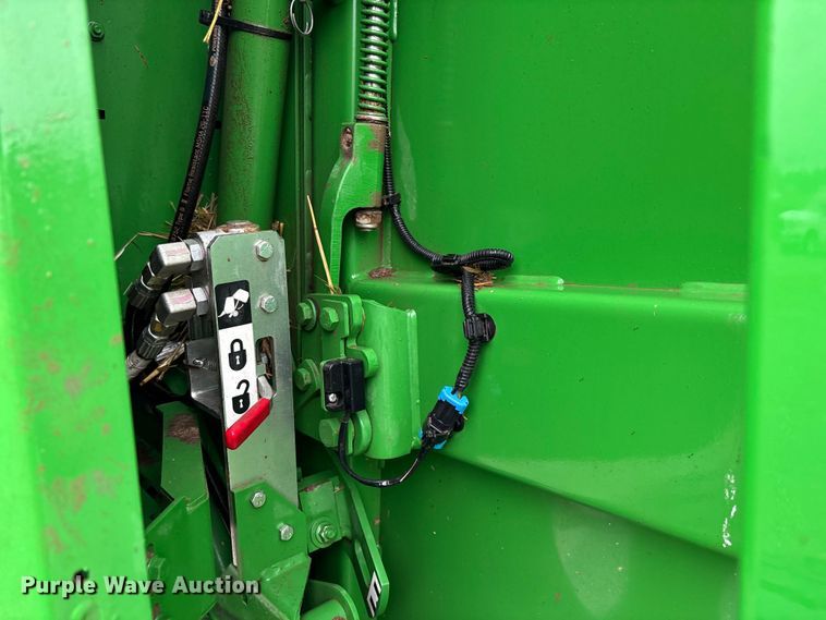 image for item EN5832 2022 John Deere 560 M round baler