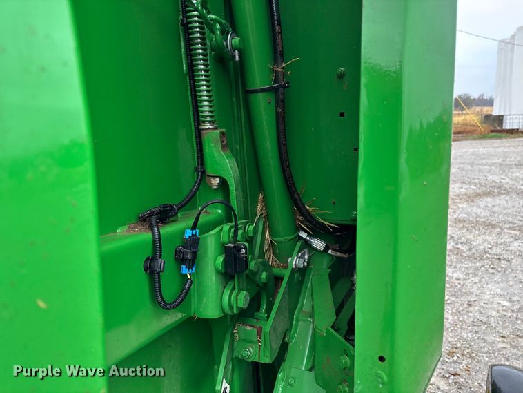 image for item EN5832 2022 John Deere 560 M round baler