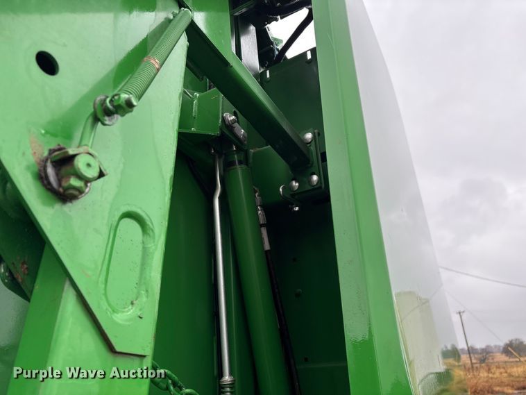 image for item EN5832 2022 John Deere 560 M round baler