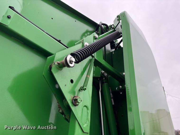image for item EN5832 2022 John Deere 560 M round baler