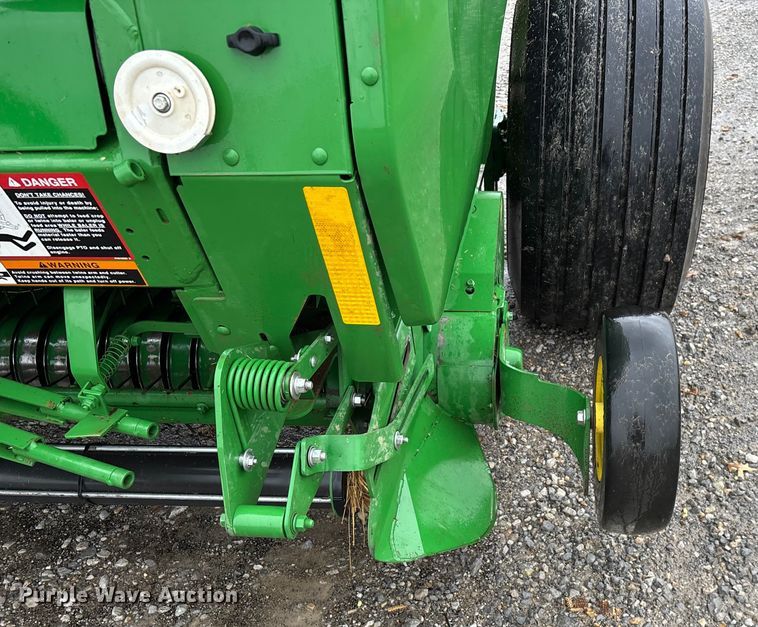 image for item EN5832 2022 John Deere 560 M round baler
