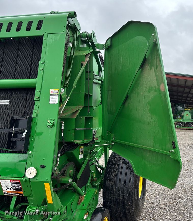 image for item EN5832 2022 John Deere 560 M round baler
