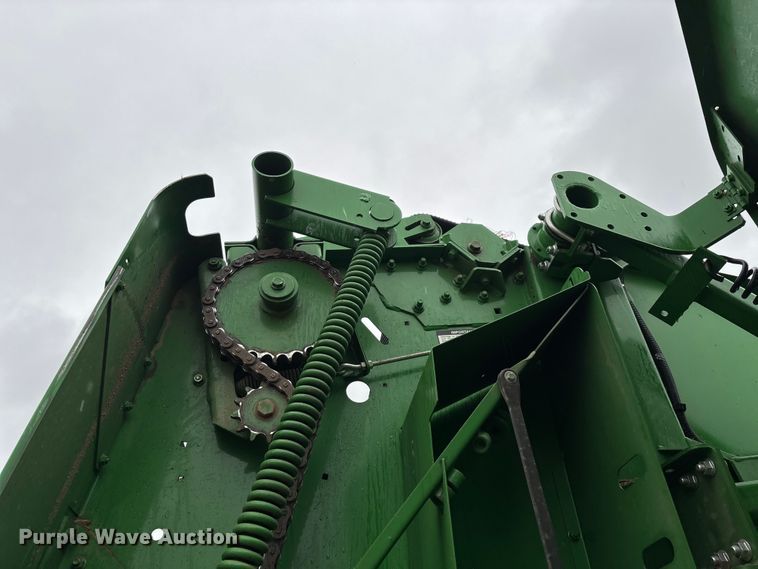 image for item EN5832 2022 John Deere 560 M round baler
