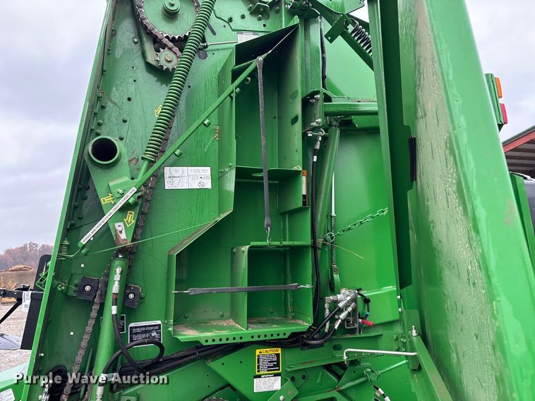 image for item EN5832 2022 John Deere 560 M round baler