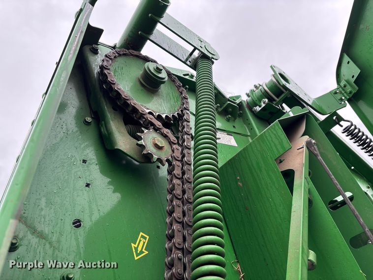 image for item EN5832 2022 John Deere 560 M round baler