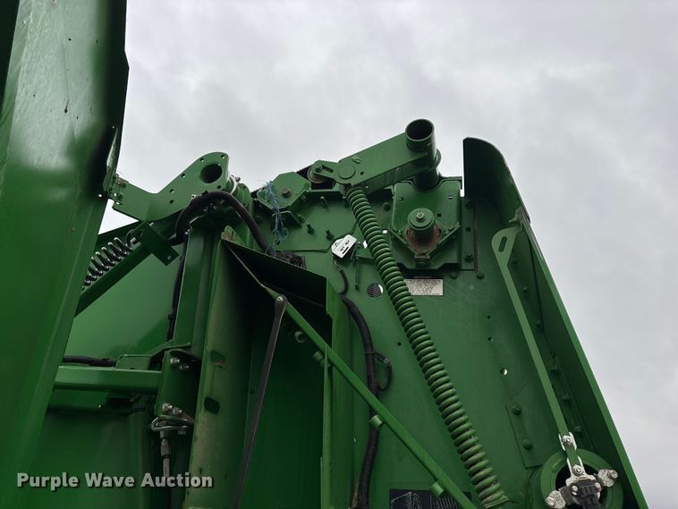 image for item EN5832 2022 John Deere 560 M round baler