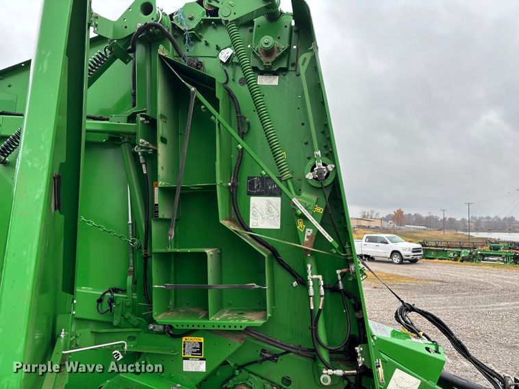 image for item EN5832 2022 John Deere 560 M round baler