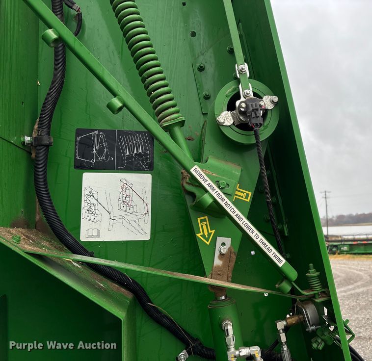 image for item EN5832 2022 John Deere 560 M round baler