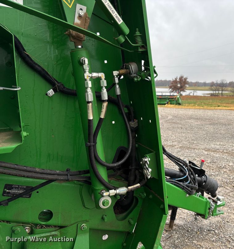 image for item EN5832 2022 John Deere 560 M round baler