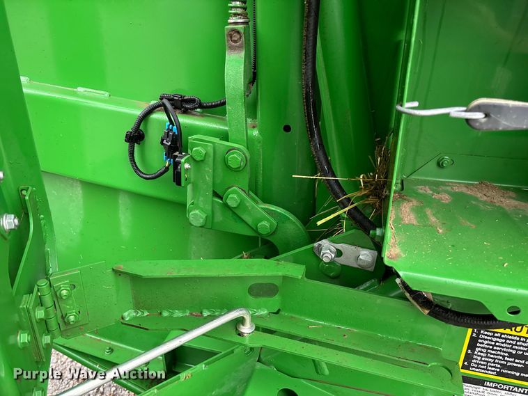 image for item EN5832 2022 John Deere 560 M round baler