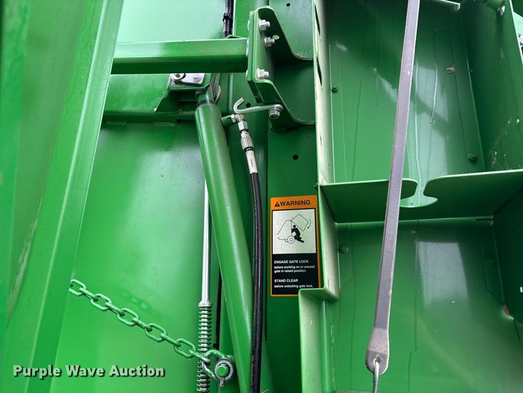 image for item EN5832 2022 John Deere 560 M round baler