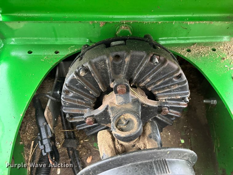 image for item EN5832 2022 John Deere 560 M round baler