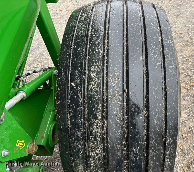 image for item EN5832 2022 John Deere 560 M round baler