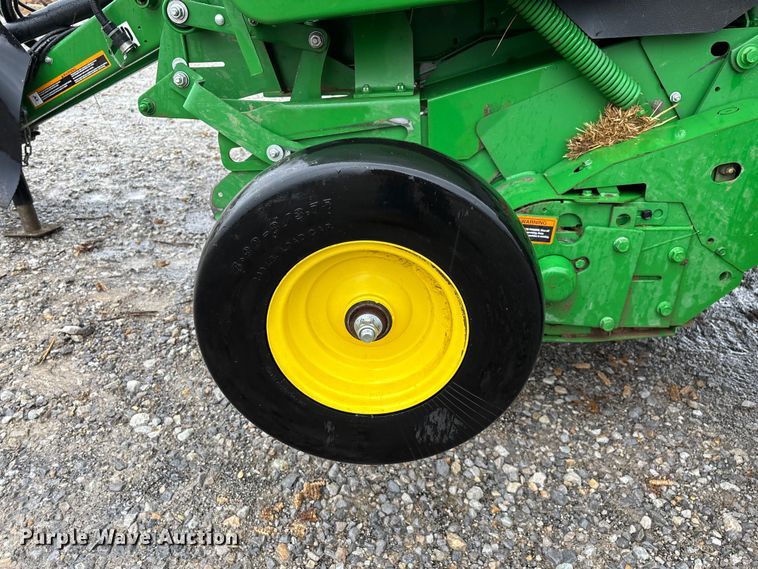 image for item EN5832 2022 John Deere 560 M round baler