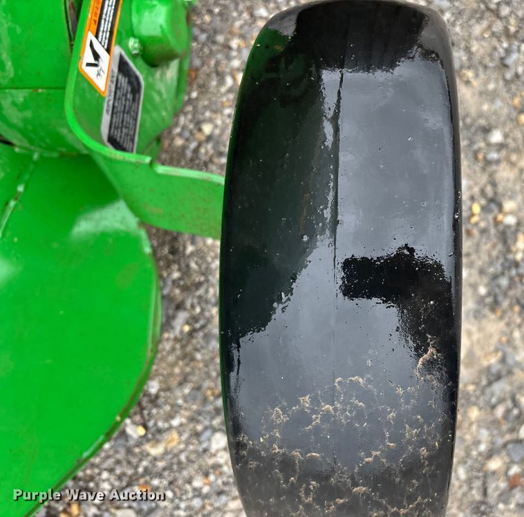 image for item EN5832 2022 John Deere 560 M round baler