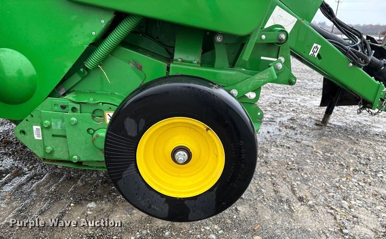 image for item EN5832 2022 John Deere 560 M round baler