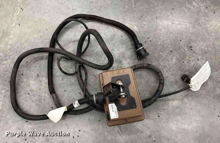 image for item EN5832 2022 John Deere 560 M round baler