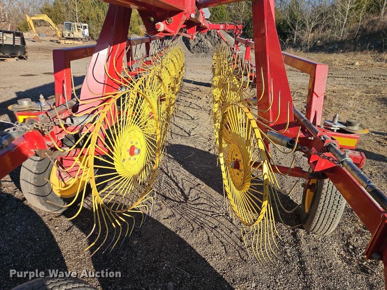 image for item EO4885 New Holland HT154 hay rake