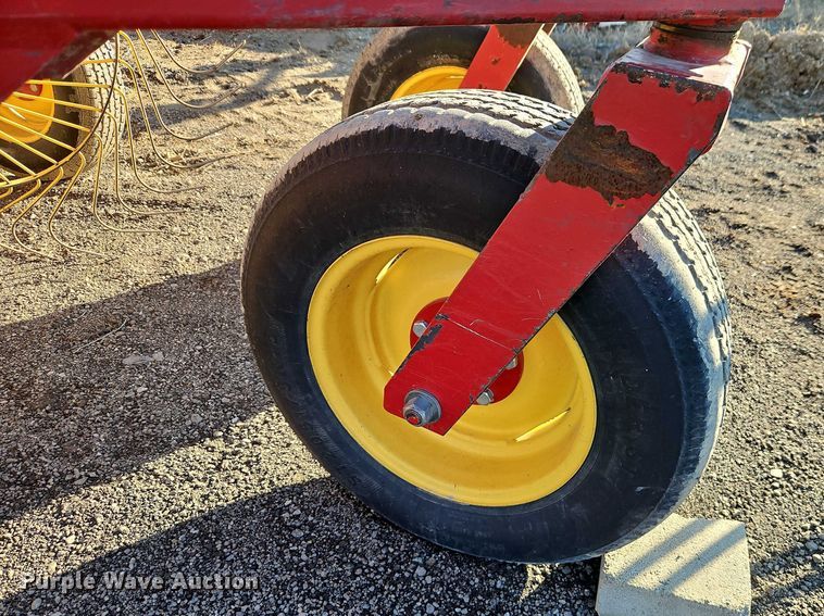 image for item EO4885 New Holland HT154 hay rake