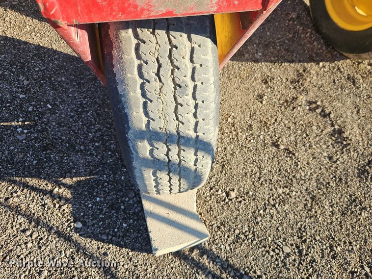 image for item EO4885 New Holland HT154 hay rake