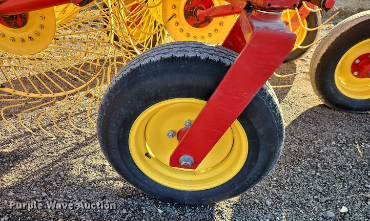 image for item EO4885 New Holland HT154 hay rake