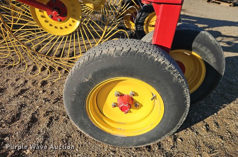 image for item EO4885 New Holland HT154 hay rake