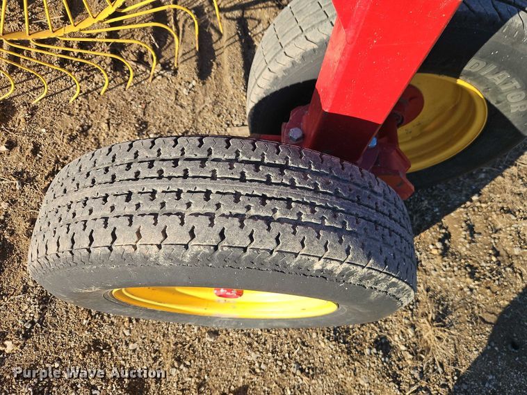 image for item EO4885 New Holland HT154 hay rake