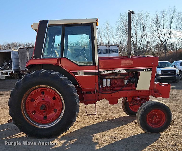 image for item EO4886 1979 International Harvester 986 tractor