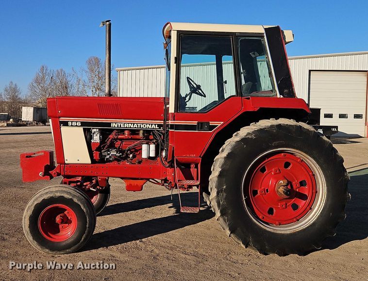 image for item EO4886 1979 International Harvester 986 tractor
